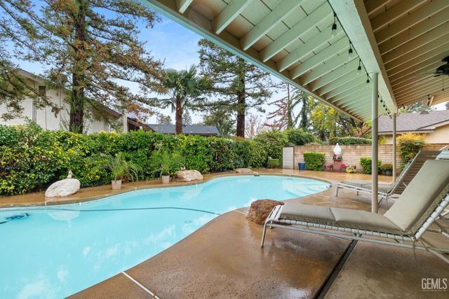 2200 El Portal Drive 14, Bakersfield, CA 93309