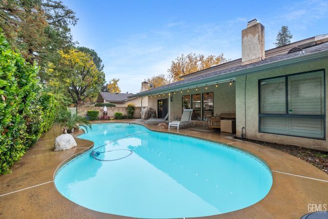 2200 El Portal Drive 14, Bakersfield, CA 93309
