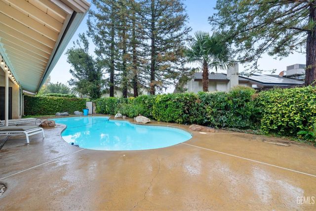 2200 El Portal Drive 14, Bakersfield, CA 93309