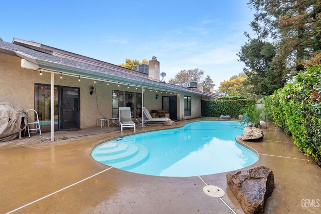 2200 El Portal Drive 14, Bakersfield, CA 93309
