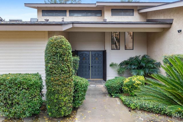 2200 El Portal Drive 14, Bakersfield, CA 93309