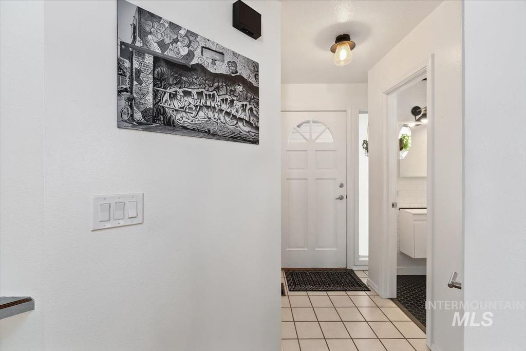 6998 W Irving Ln, Boise, ID 83704 photo 4