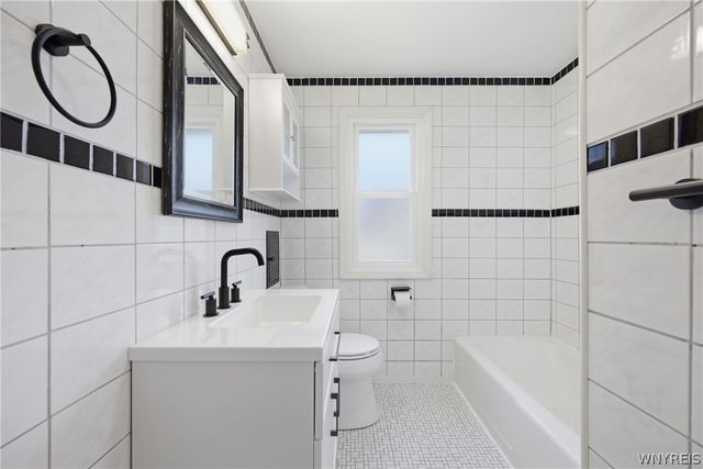137 Columbia Parkway, West Seneca, NY 14224