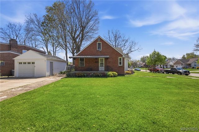 137 Columbia Parkway, West Seneca, NY 14224