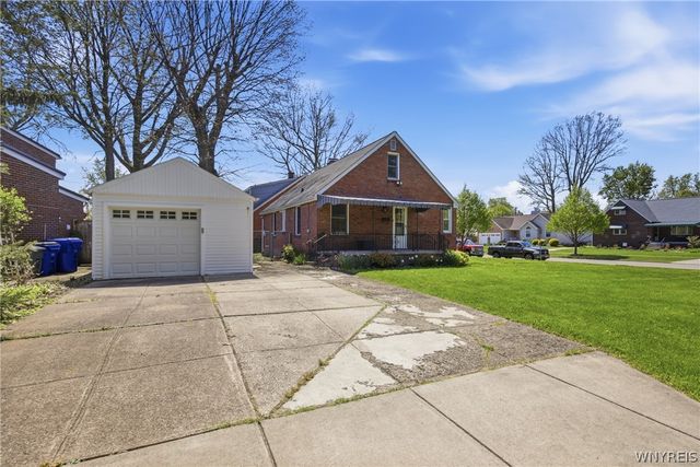 137 Columbia Parkway, West Seneca, NY 14224