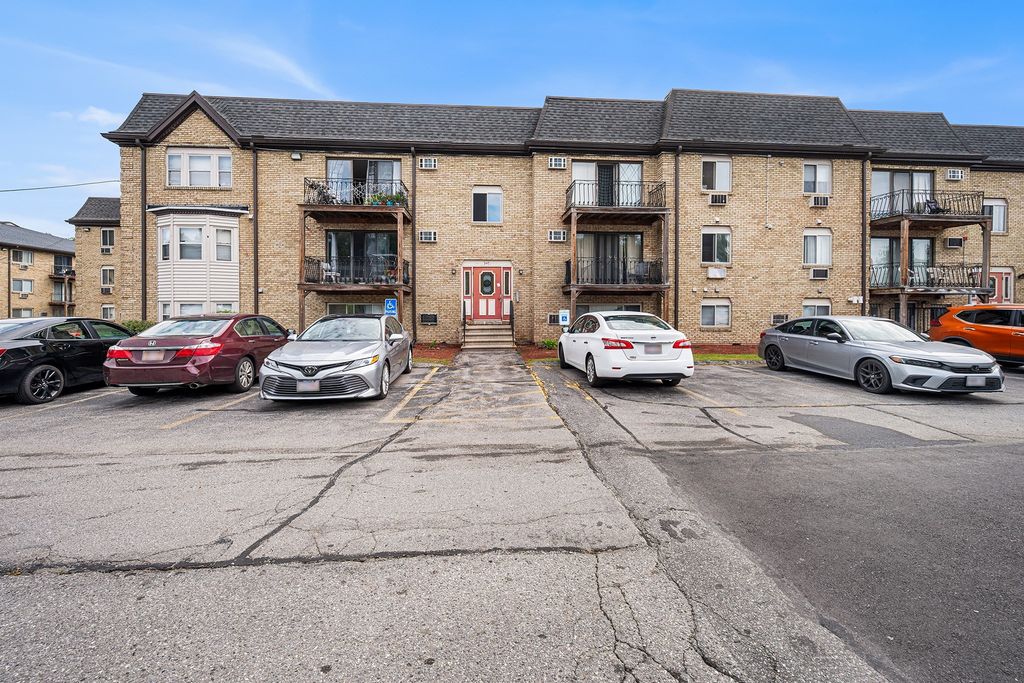 347 Pawtucket Blvd 3, Lowell, MA 01854