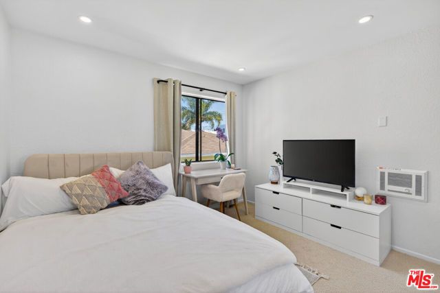 9313 National Boulevard 204, Los Angeles, CA 90034