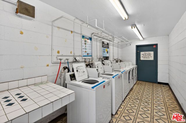 9313 National Boulevard 204, Los Angeles, CA 90034