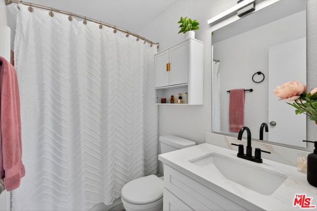 9313 National Boulevard 204, Los Angeles, CA 90034