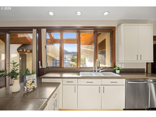 11220 Nw RIDGE Rd, Portland, OR 97229