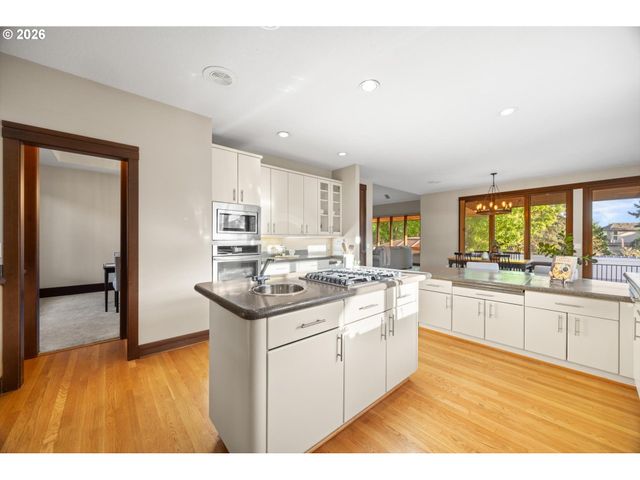 11220 Nw RIDGE Rd, Portland, OR 97229