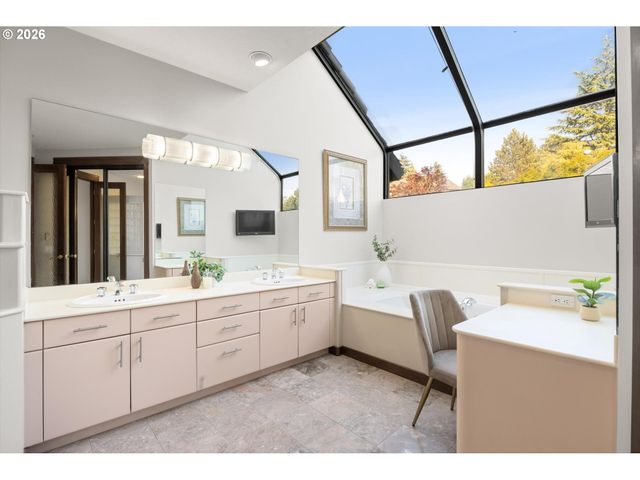 11220 Nw RIDGE Rd, Portland, OR 97229