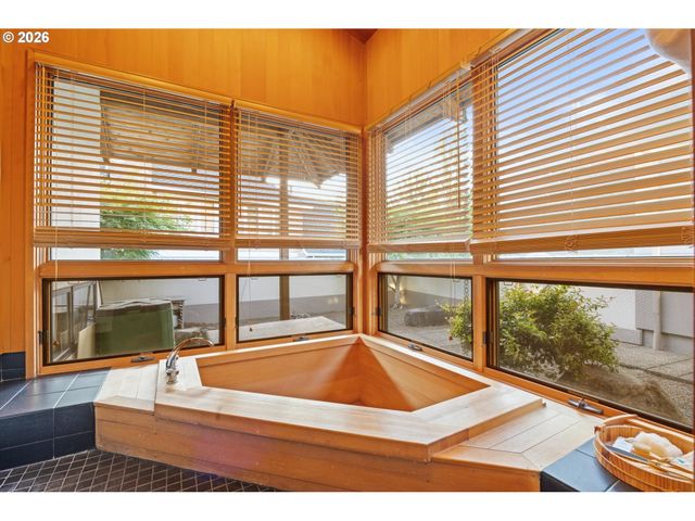 11220 Nw RIDGE Rd, Portland, OR 97229
