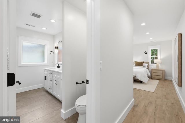 5940 4TH ST N, Arlington, VA 22203