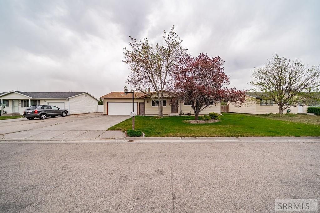 Image 2 of property listing at 4355 Greenwillow Lane, Idaho Falls, ID 83401