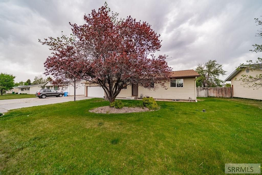 Image 3 of property listing at 4355 Greenwillow Lane, Idaho Falls, ID 83401