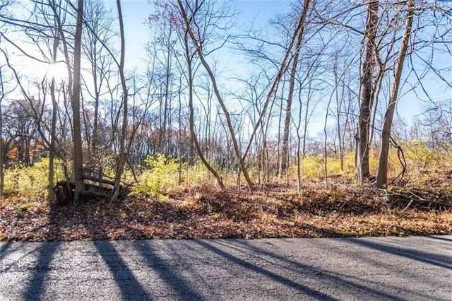 Lot 4 Club Dr, Neshannock Twp, PA 16105