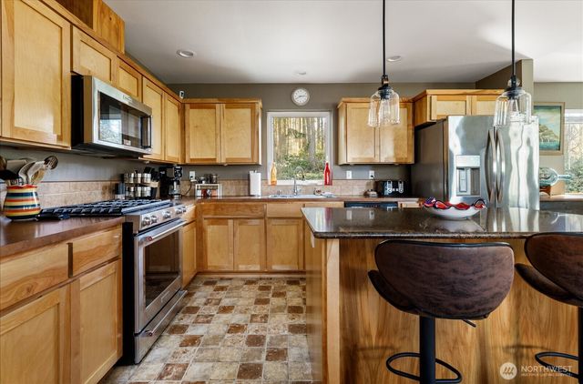 1035 W Starflower Road, Oak Harbor, WA 98277