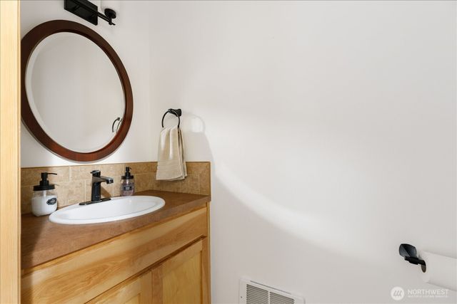 1035 W Starflower Road, Oak Harbor, WA 98277