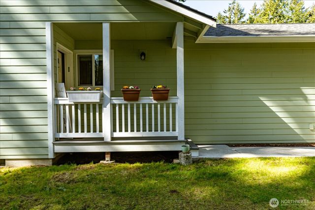 1035 W Starflower Road, Oak Harbor, WA 98277