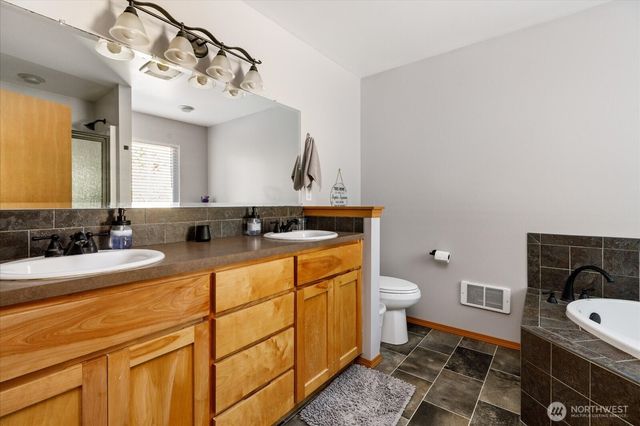 1035 W Starflower Road, Oak Harbor, WA 98277