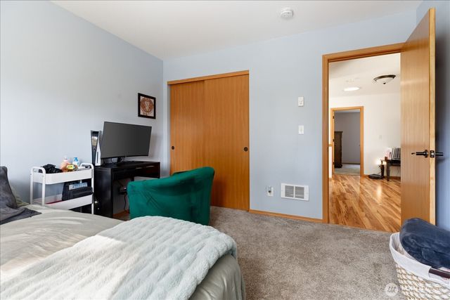 1035 W Starflower Road, Oak Harbor, WA 98277