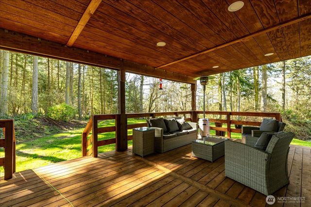 1035 W Starflower Road, Oak Harbor, WA 98277