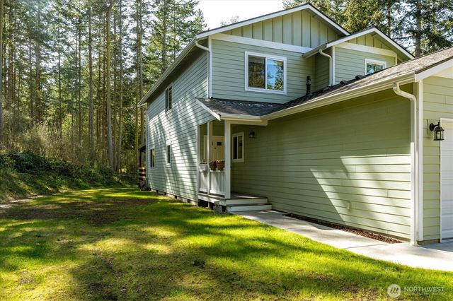 1035 W Starflower Road, Oak Harbor, WA 98277