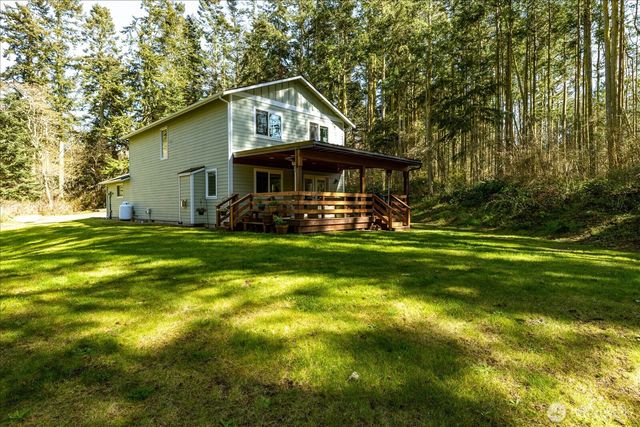 1035 W Starflower Road, Oak Harbor, WA 98277