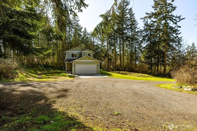 1035 W Starflower Road, Oak Harbor, WA 98277
