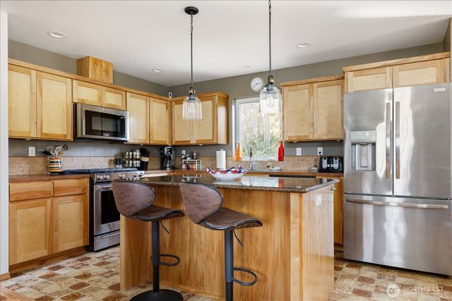 1035 W Starflower Road, Oak Harbor, WA 98277