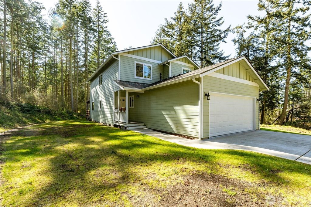1035 W Starflower Road, Oak Harbor, WA 98277