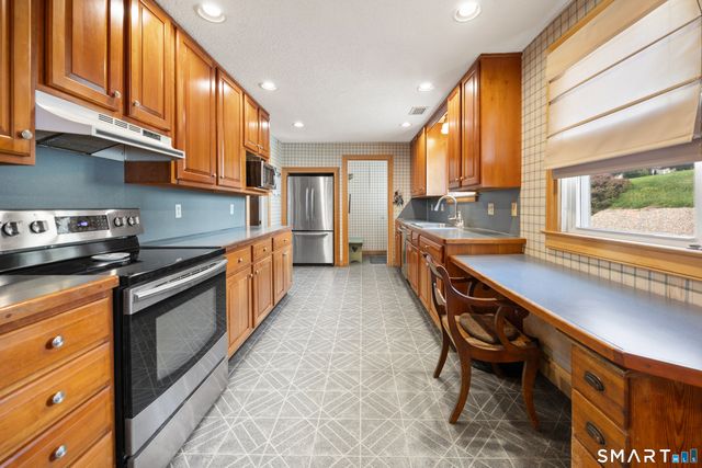 97 Glenview Drive, Newington, CT 06111