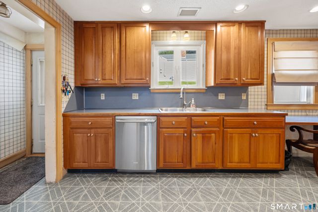 97 Glenview Drive, Newington, CT 06111