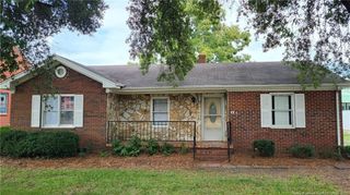 414 W 3rd Street, Pembroke, NC 28372