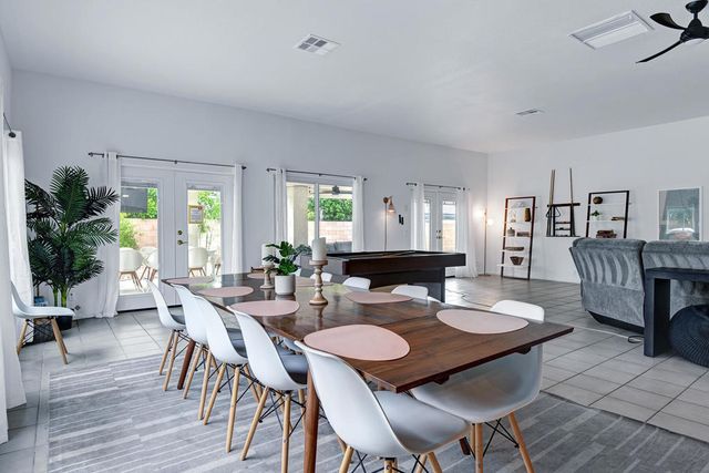 2005 E Racquet Club Road, Palm Springs, CA 92262