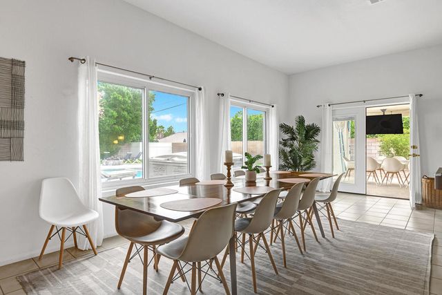 2005 E Racquet Club Road, Palm Springs, CA 92262