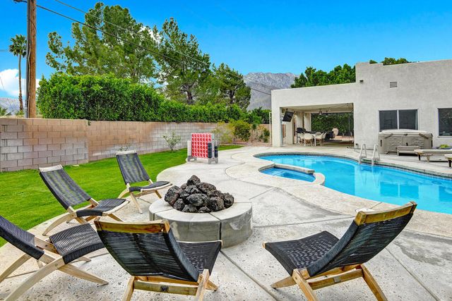 2005 E Racquet Club Road, Palm Springs, CA 92262