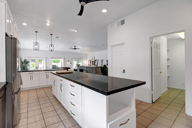 2005 E Racquet Club Road, Palm Springs, CA 92262