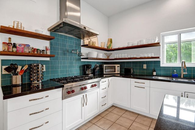 2005 E Racquet Club Road, Palm Springs, CA 92262