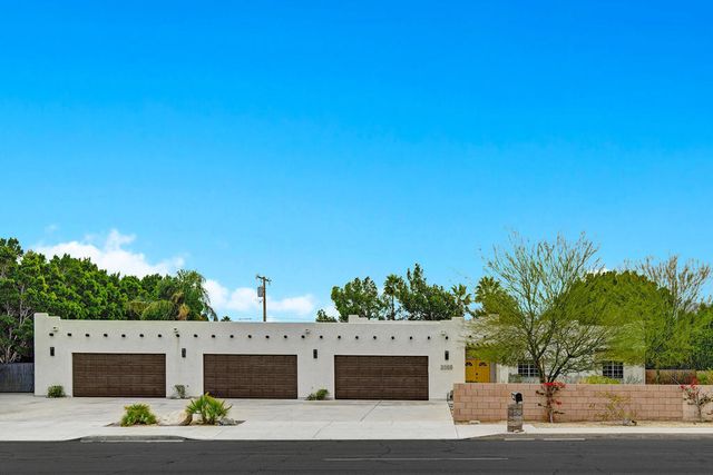 2005 E Racquet Club Road, Palm Springs, CA 92262