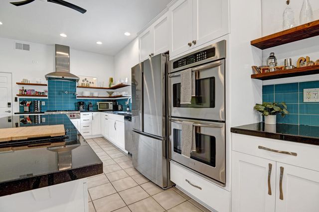 2005 E Racquet Club Road, Palm Springs, CA 92262