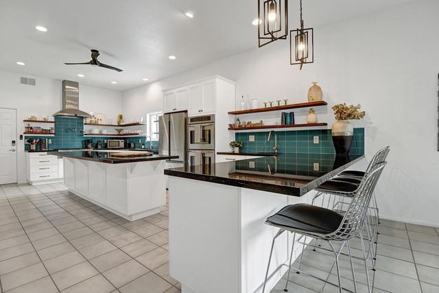 2005 E Racquet Club Road, Palm Springs, CA 92262