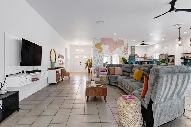 2005 E Racquet Club Road, Palm Springs, CA 92262