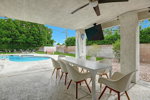 2005 E Racquet Club Road, Palm Springs, CA 92262