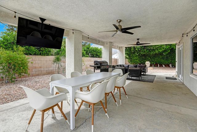 2005 E Racquet Club Road, Palm Springs, CA 92262