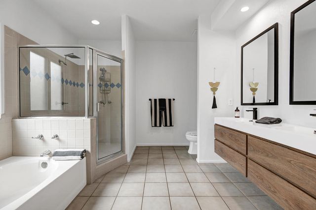 2005 E Racquet Club Road, Palm Springs, CA 92262