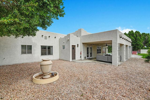 2005 E Racquet Club Road, Palm Springs, CA 92262