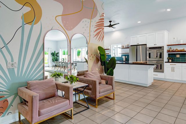 2005 E Racquet Club Road, Palm Springs, CA 92262