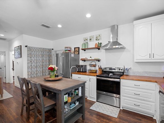 906 Faulkner Road, Sunset, TX 76270